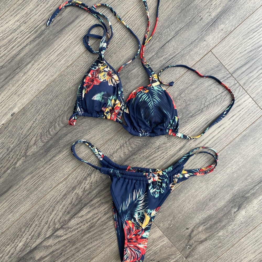 NWOT, Roxy Bikini - Size M